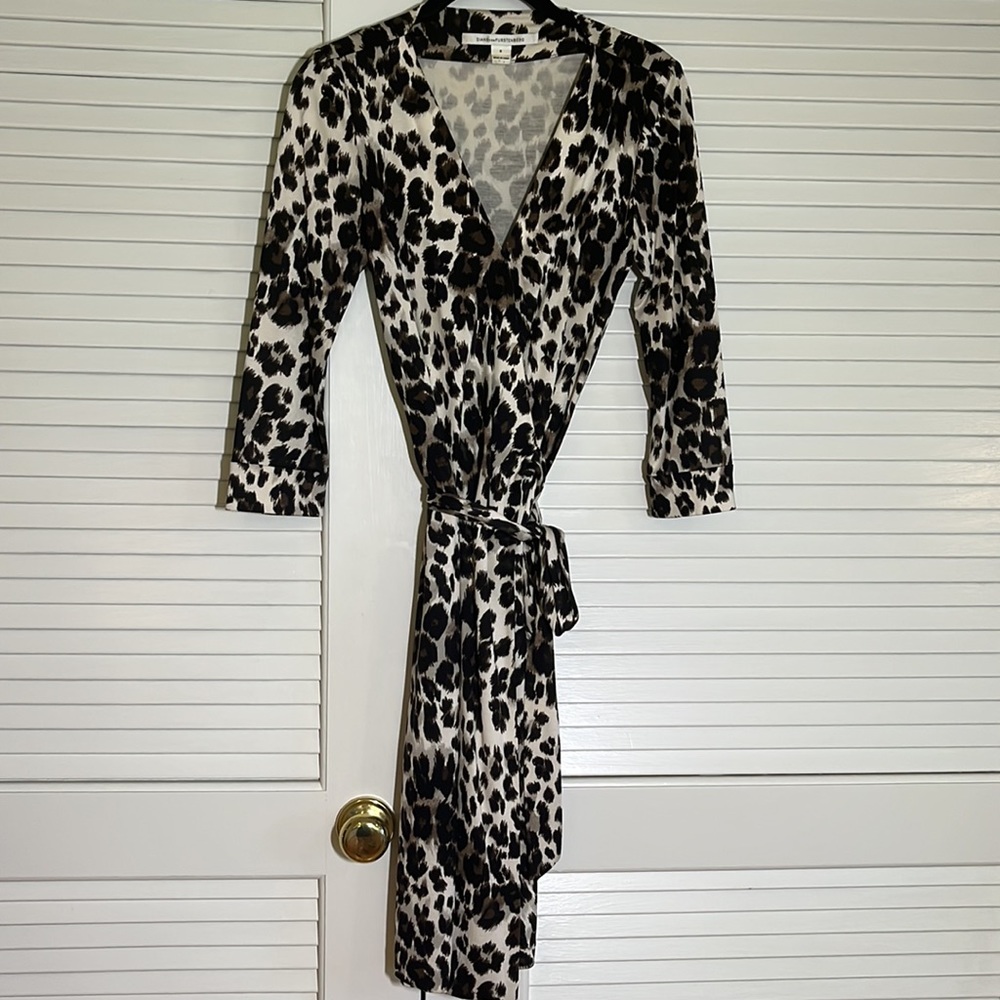 Diane Von Furstenberg silk jersey brown and cream wrap dress size 8